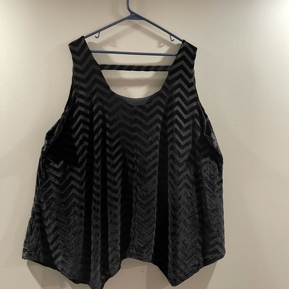 Lane Bryant black tank top in a women’s 26/28 - Picture 2 of 3